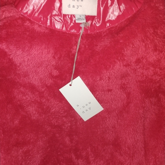 NWT One New Day Puffer Vest Size Large Red Glossy Quilted Zip-Up - Picture 2 of 3